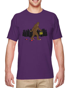 Bigfoot Drinking Beer-Drunk Sasquatch Party Men's Purple T-Shirts